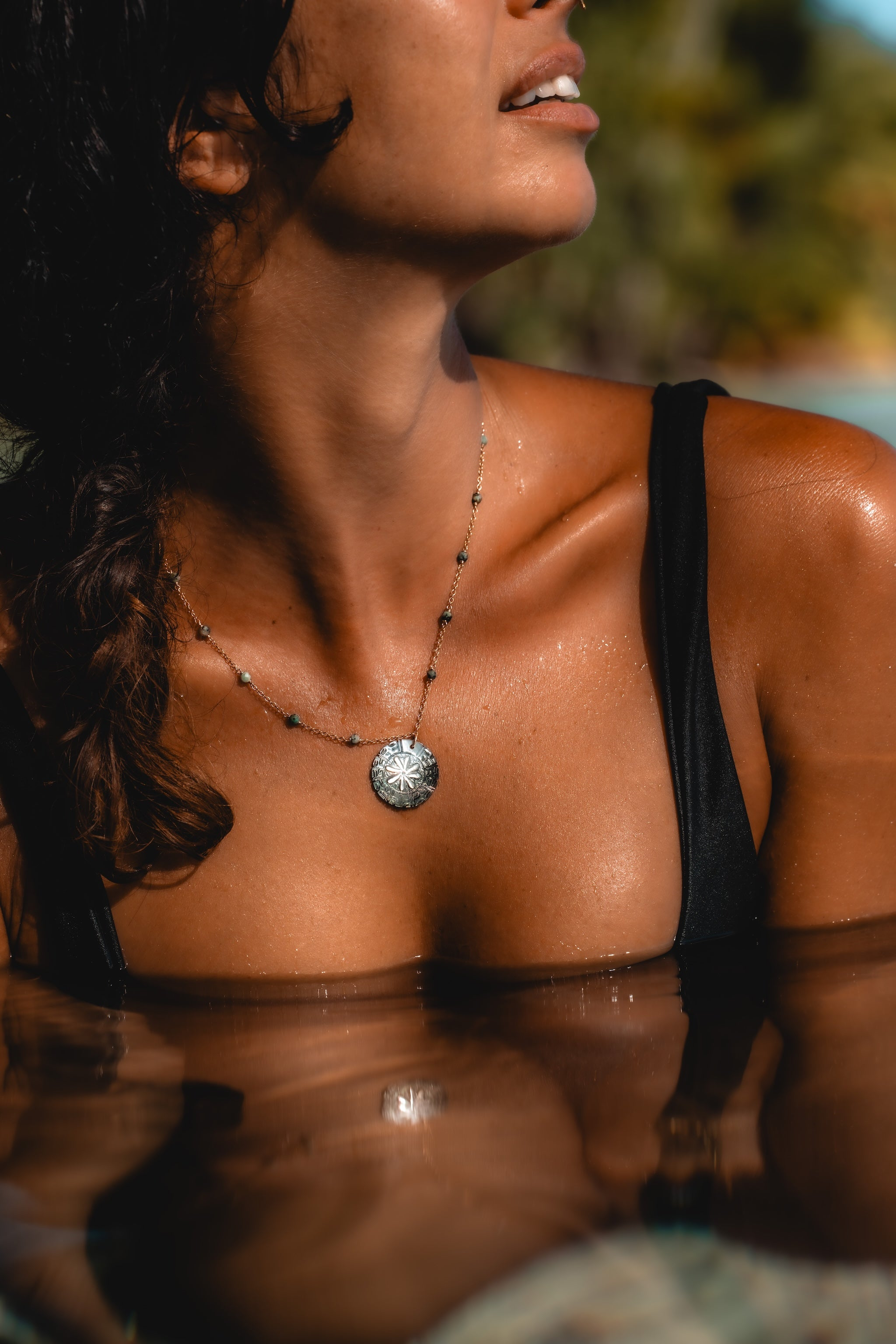 Collection Capsule Arima Bijoux & Mana O Here, bijoux talismans en nacre et pierres naturelles 